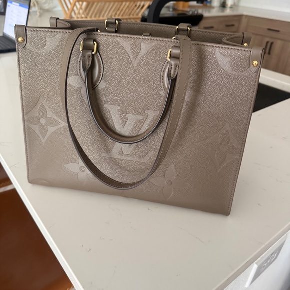 LOUIS VUITTON - On The Go Monogram Bag - Picture 4 of 4